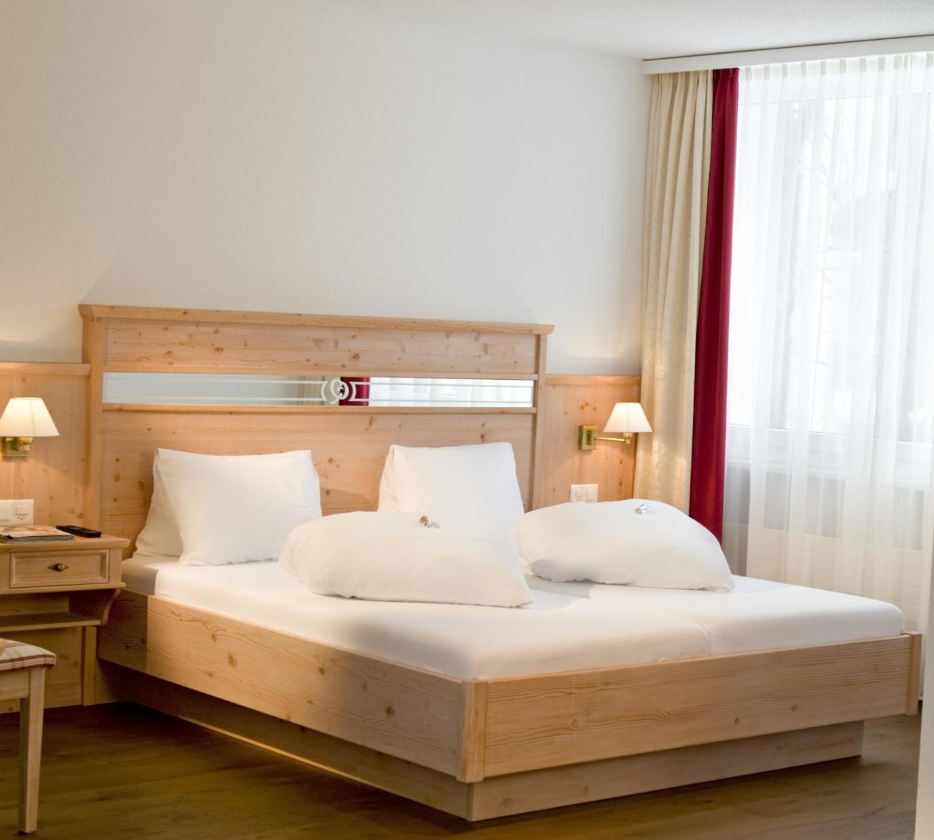 Hotel Quellenhof Лойкербад Экстерьер фото