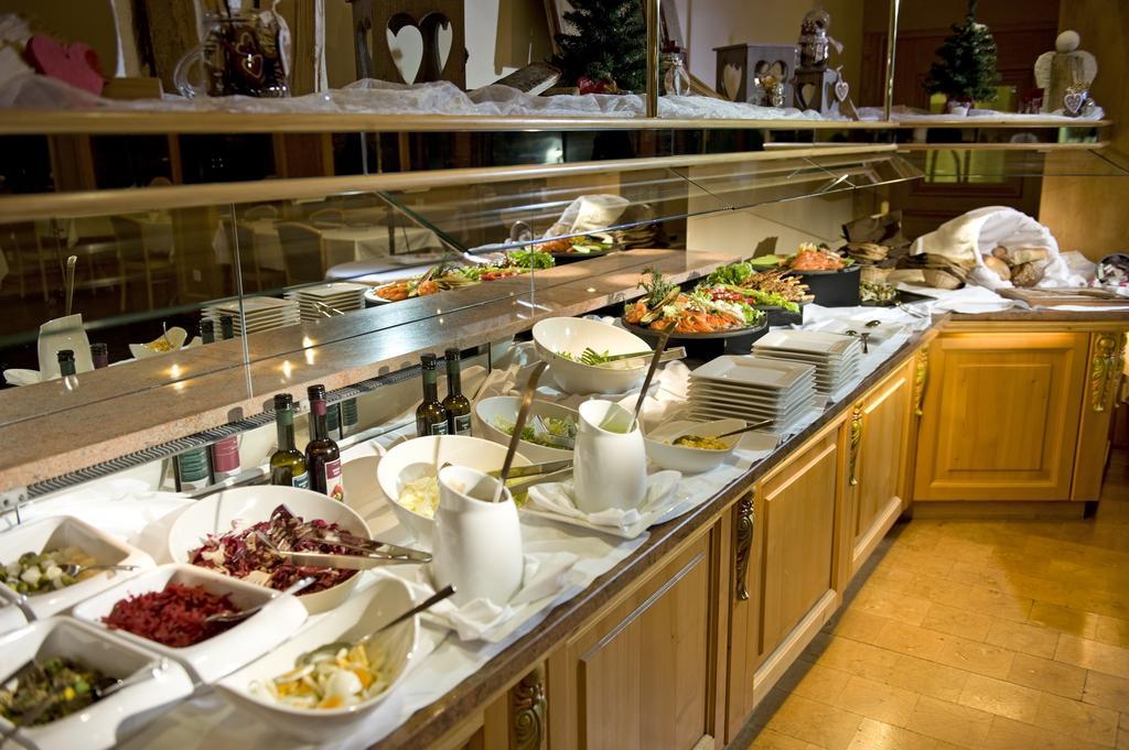 Hotel Quellenhof Лойкербад Экстерьер фото